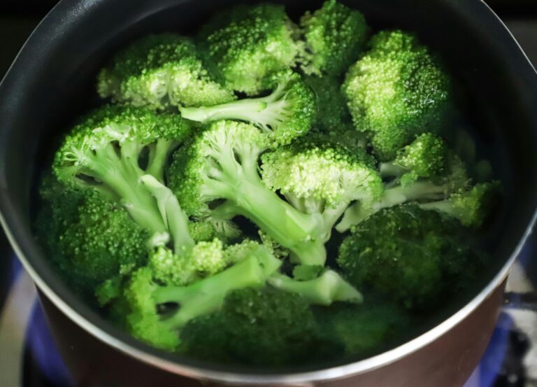 Broccoli: Benefici, Proprietà e Usi di un Ortaggio Ricco di Nutrienti