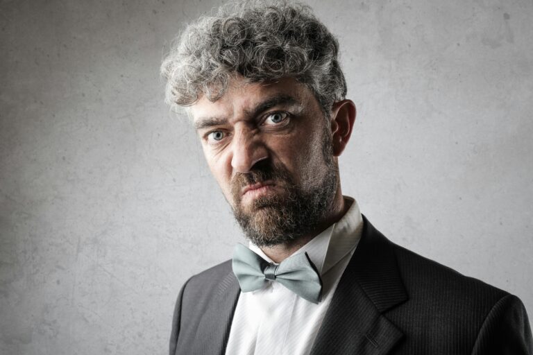 Integratori per i Capelli Bianchi: Guida Completa per il Colore Naturale e la Prevenzione dei Capelli Grigi